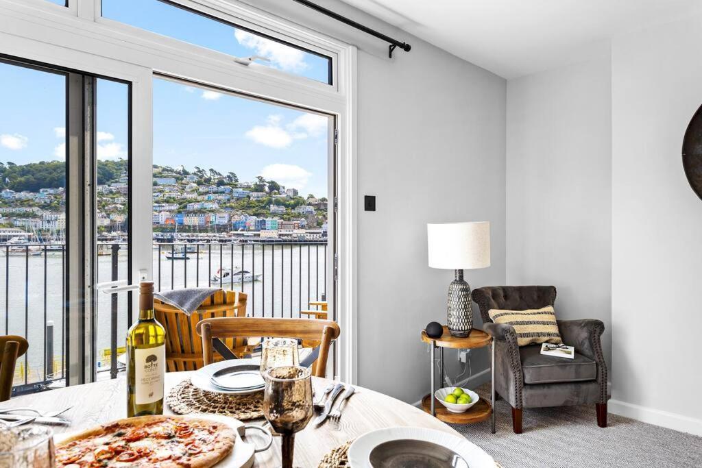 Harbourside 3 - Luxury Riverside Apartment *