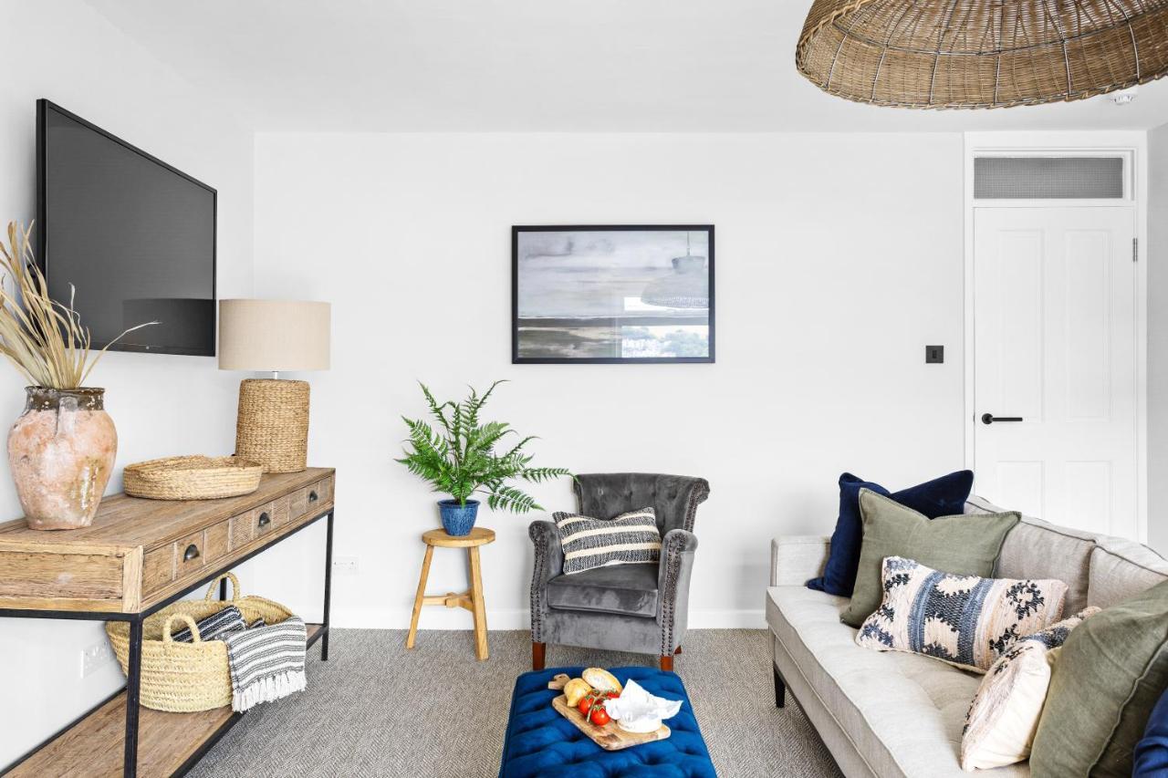 Harbourside 3 - Luxury Riverside Apartment Dartmouth